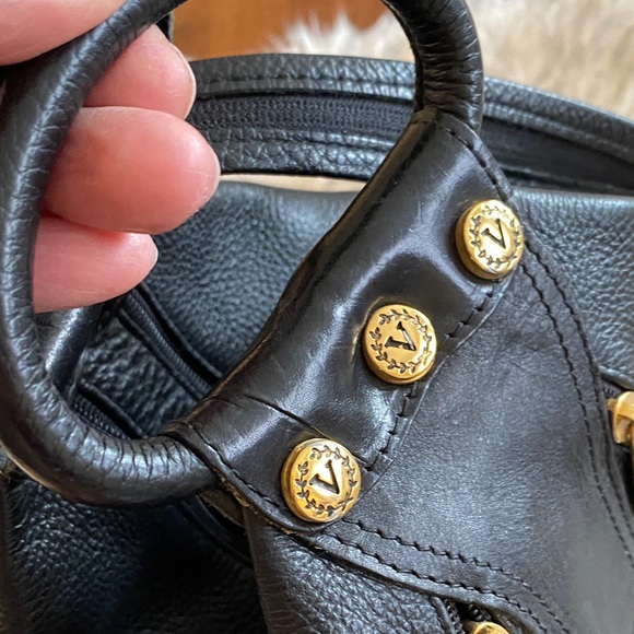 Valentina Black genuine Leather Shoulder Bag with Gold Details - Picture 5 of 16